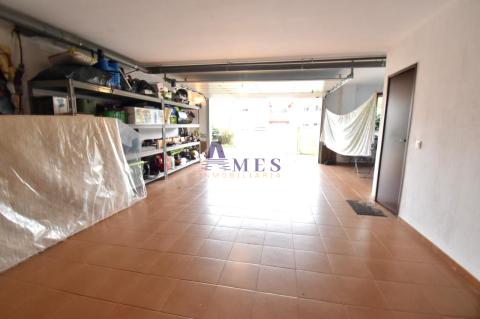 GARAJE CON LAVANDERIA