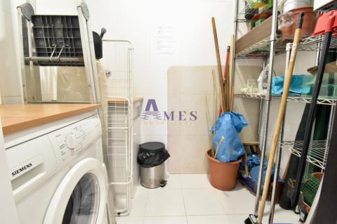 Zona lavandería y despensa