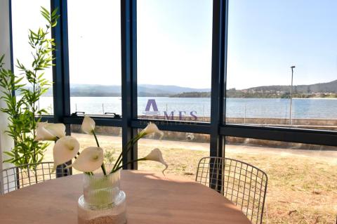 Salon comedor con vistas a la ria