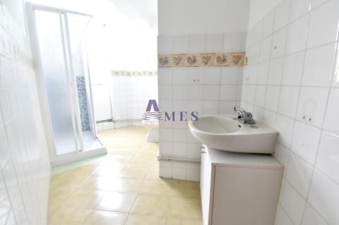 Cuarto e baño completo