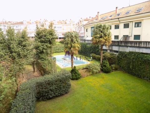 Jardin y piscina comunitarios