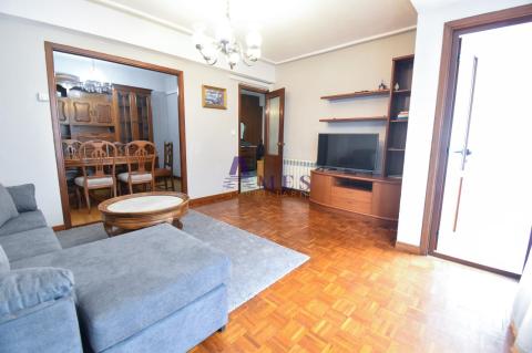 Salón y comedor con balcon